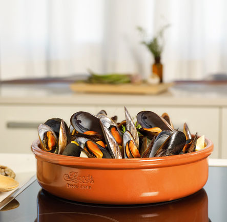 Spanish Terracotta Cazuela for cooking fresh mussels 